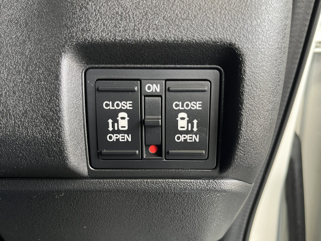 両側パワースライドドアなど装備満載☆