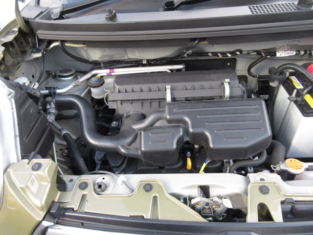 機関良好、エンジン、ミッションは特に問題ありません。エンジンルーム内も、とても綺麗です。