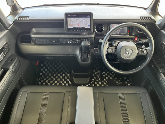 内装色ブラックベースで高級感アップ!!