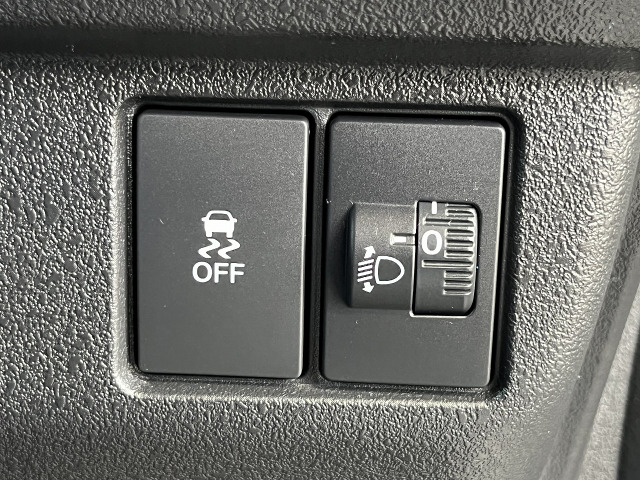 横滑り防止機能やヘッドライトレベライザー付き☆