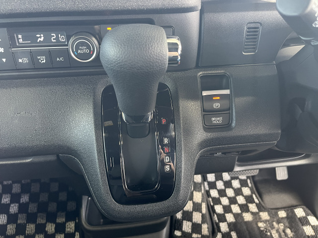 電動パーキングブレーキ搭載☆