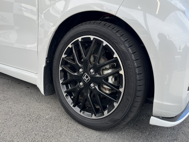 弊社ではタイヤやホイールなど新品から中古まで多数お取扱いをしております。仕様変更やタイヤ交換などご希望がございましたら一度ご相談下さい。