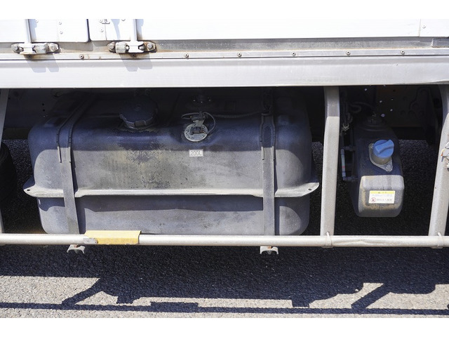 �V�Ԓ����������Ă���܂��B���g�p�̎ԂȂǂ����Ŕ[���������g���b�N����������u���Ă���܂��̂ł������������B