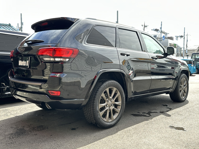 【外装 右斜め後ろ】