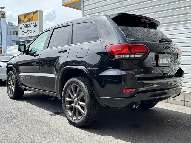 【外装 左斜め後ろ】