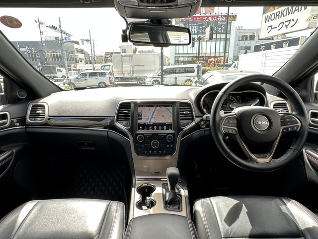 【内装 前列】目立つキズや汚れも無く、とてもキレイです!!(クリーニング&除菌済み)※別途オゾン消臭もお取り扱いしておりますので是非ご相談下さい。