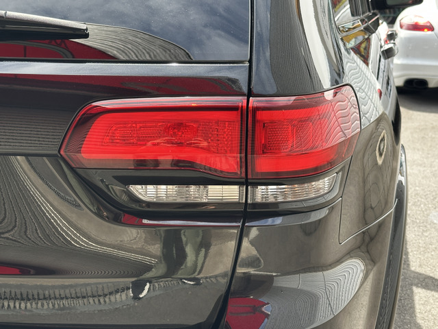 【右 テールランプ】