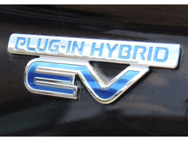 三菱の大人気車種★アウトランダープラグインハイブリッドEVを格安入庫!!!