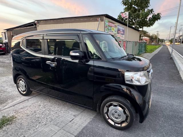 広めの展示場を完備!ゆったりとした空間でおクルマをご確認ください!