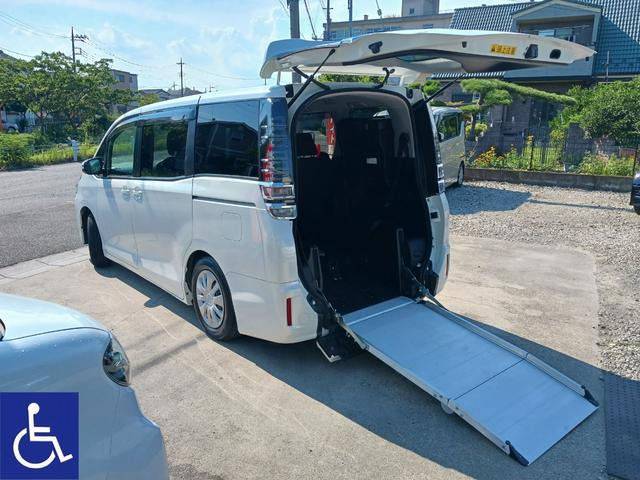 ヴォクシー2.0 X 4WD