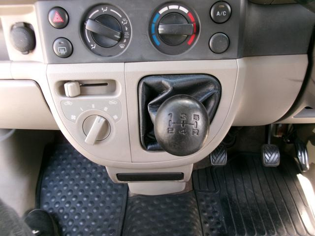 シフトレバー。ぜひ一度お客様の目で確認してください。