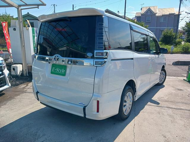 ヴォクシー2.0 X 4WD