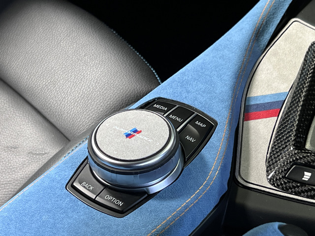 �i�r���j�b�g�͎茳�̃_�C�����ƃ{�^���ő���\�ł�!�Ȃ��Ɣ��Ɏg������̂����A�C�e���ł�!