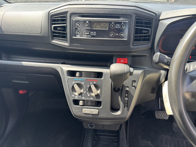 �f�ڎʐ^�����ł͂킩��ɂ����A�����ƍׂ����������ȂǋC�ɂȂ镔���Ȃǂ���܂����烁�[���⃉�C���ł�����v���܂�!���C�y�ɂ��₢���킹����������