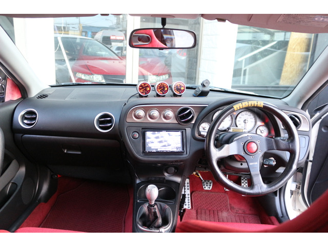 ���S�ԓ��O���N���[�j���O�ς݁��O�������グ�E�A���~�z�C���E�������E�V��E�t���A�}�b�g�E�V�[�g�S�ȁE�h�A���E�p�l���S�́E�K���X�Ȃǎԓ��̋��X�܂ōR�ې����X�^�b�t������䂱������Ď{�H���Ă��܂���