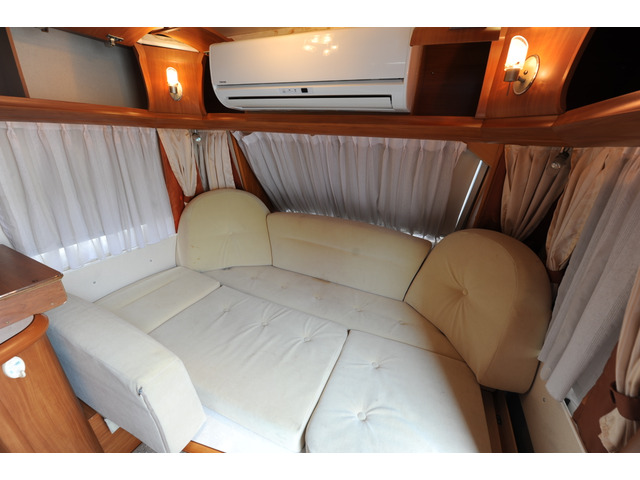 �_�C�l�b�g���x�b�h�ɂ��ē��ʂȕ��͋C���߂����܂��B1950x750�̃x�h�X�y�[�X�ɂȂ�܂��B