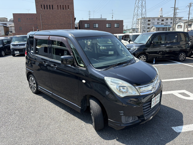 3ヶ月・3000kmの無料保証付きです。エンジン、ミッション等の修理の際に金額が大きくなりがちな箇所も無料修理で安心です。最大3年までの有料保証も取り扱っております。