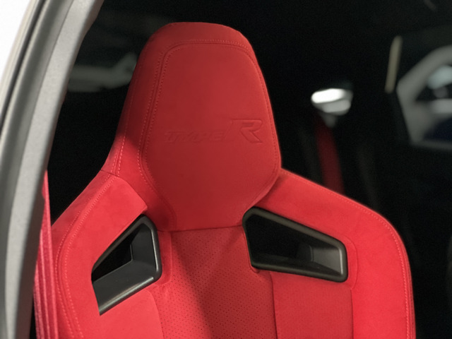 �V�[�g�o�b�N�ɂ̓^�C�vR�̃��S�����󂳂�Ă��܂�!�ׂ��ȂƂ���ɂ��^�C�vR�炵�����o���{����Ă���̂��|�C���g�ł�!