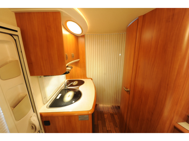 �������d�؂�A�R�[�f�B�I���J�[�e���̓x�b�h���[���ƃ_�C�l�b�g�𕪗����Ă���܂��ˁB�i�������Ƌ�𒆐S�Ƃ��������͂���Ƀ��[�h���A�b�v�B