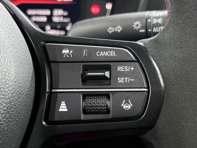 �X�e�A�����O�����R��/�E���ɂ̓N���[�Y�R���g���[���̃X�C�b�`�ނ��z�u����A���s���ł���𗣂����ƂȂ��ݒ肪�\�ł�!