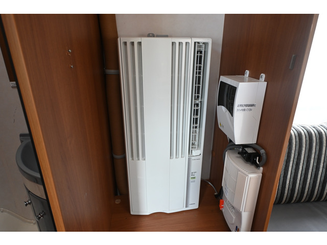 ���̎����e�ςł���΁A���̃E�C���h�E�N�[���[���\�����ʂ𔭊����Ă����B