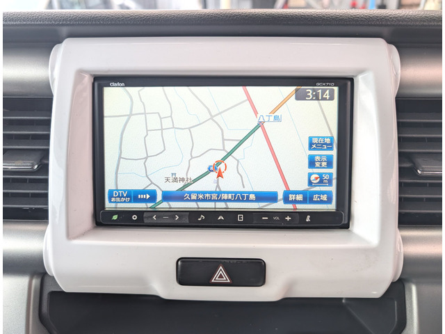 クラリオン製のナビはタッチパネル式になってます。操作パネルの感度も良好です。