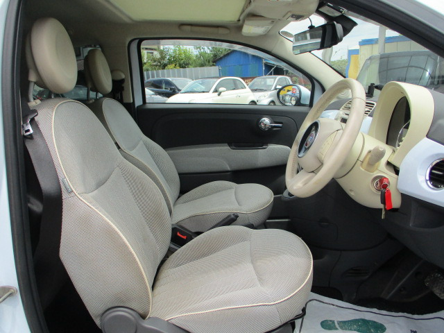 フィアット500 1.2 8vラウンジ　ガラスルーフ　ワンオーナー車　内外装綺麗 フィアット500 1.2 8vラウンジ ガラスルーフ ワンオーナー車 内