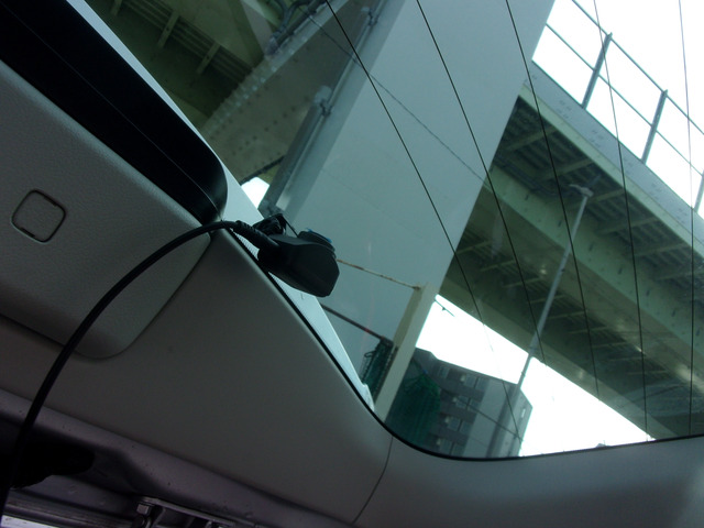 �h���C�u���R�[�_�[�͑O��ɑ����B