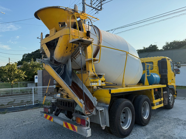 プロフィアミキサー車