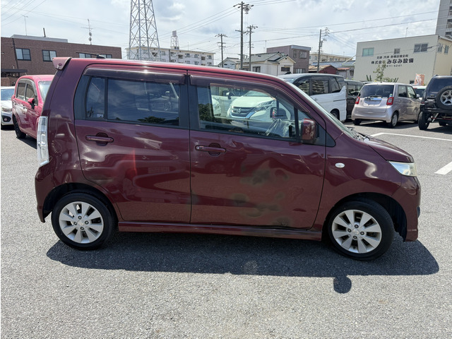 自動車保険もご相談ください。当店は三井住友海上、あいおいニッセイ同和損保の代理店です。保険担当が万一の際は連携を取って迅速にご対応致します。代車・レンタカーもご用意できますのでご安心ください。