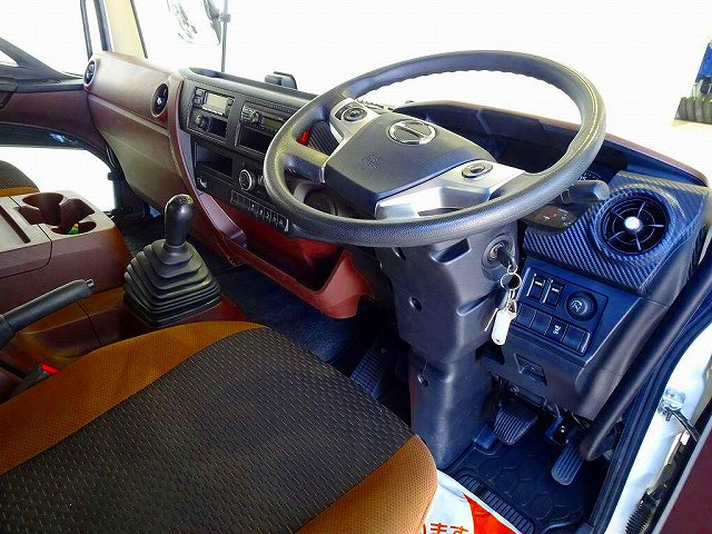 �I�[�gAC PS PW SRS ABS �W���h�A���b�N ���d�i�~���[ �G�A�T�X�V�[�g/�I�|�� AM/FM���W�I �o�b�N���j�^�[ �A�h�u���[ �^�[�{ �r�C�u���[�L �t���A6MT