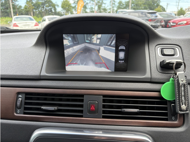 ������񒓎Ԃ����S�o����o�b�N�J�����������ς݂ł���