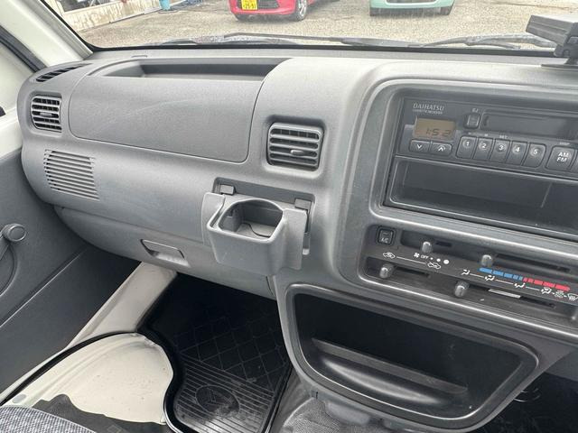 ご覧いただきありがとうございます♪気になったお車がありましたらお気軽にお電話をください♪