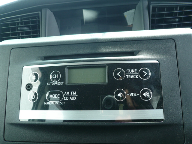 �����I�[�f�B�I��CD/���W�I�����܂�!AUX�[�q���[�q�ɗL���v���O��}���Čg�тƐڑ�����΁A�g�ѓ��̉��y���y���߂܂���