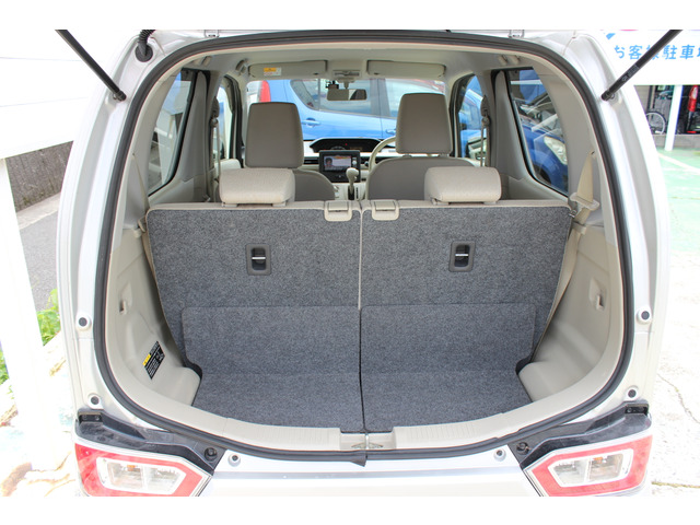 �����X�͓������C���^�[���~��ĉE�܁A�K�荕�쓹�H����w���ʂ֌�����15���ʂ̉E��ɗL��܂��B �X�Y�L�̃T�C���|�[�����ڈ�ł���