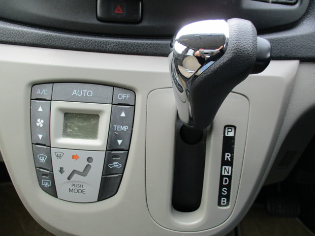 ★操作が簡単オートエアコン・シフトレバー周りです★