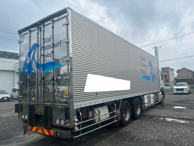 クオン冷凍冷蔵車