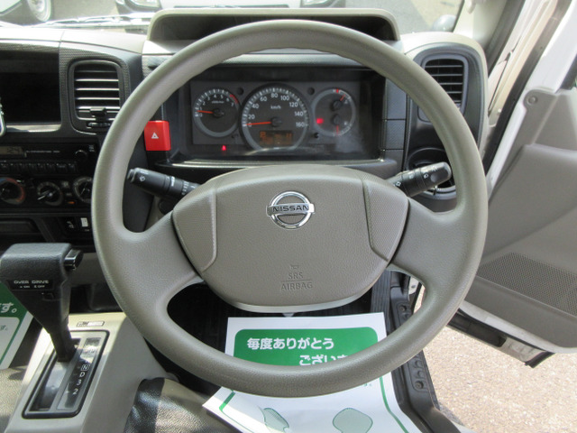 �������E�n���h�����ł���D�ȃG�A�o�b�N�t���ł���