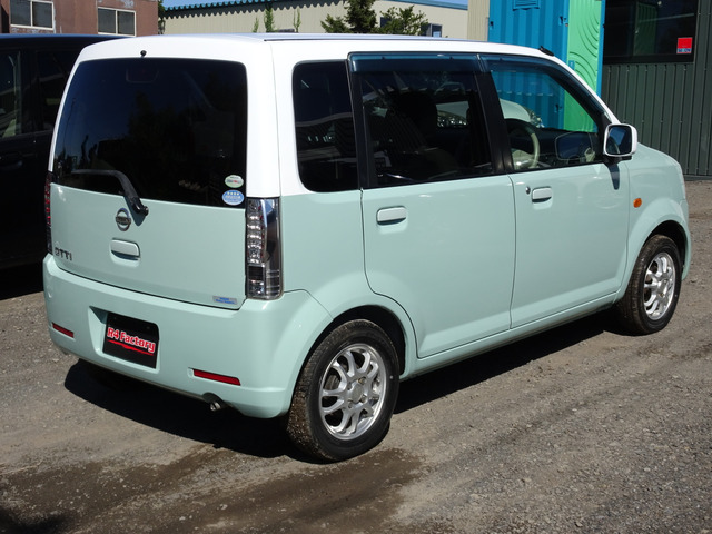 �O���A���������Y��ɃN���[�j���O���ēW�����Ă���܂��B�ł��̂ŁA�[�Ԏ���Ԃ̕s�����Ȃ����S���Ă��w���ł��܂��B�C�ɂȂ�_�������܂�����A�����`�ǉ������ɂďC���A�������\�ł��B���C�y�ɂ����₭�������B