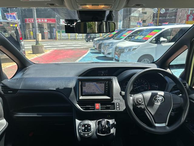 ヴォクシー1.8 ハイブリッド X