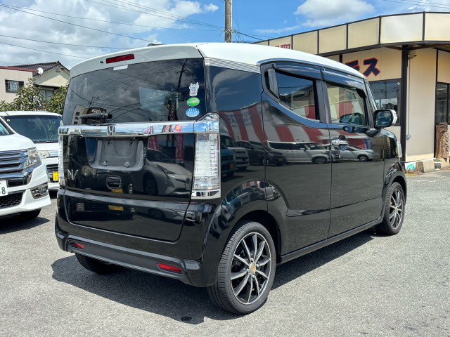 �����ÎԔ̔��m���ݐЂ��Ă��� ���S�B�M���BJU�K���̔��X�ł��B