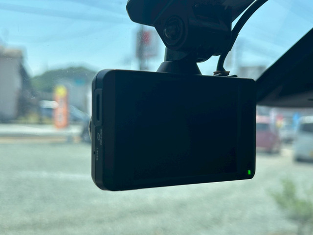 前だけですがドライブレコーダーも付いております(^^♪