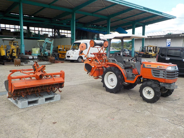 クボタトラクタ