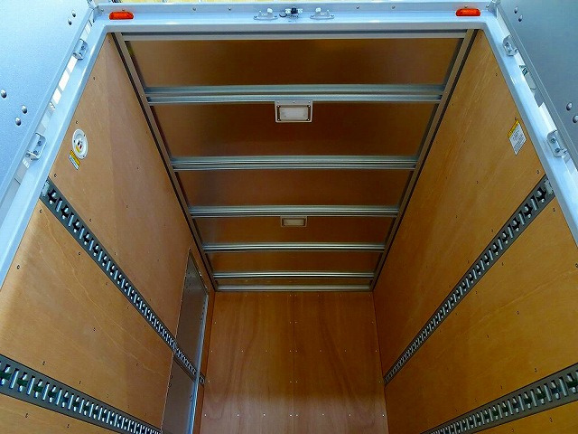 �ב����:320&times;177&times;217 �g�����e�b�N�X ���A�ω���/90�x�X�g�b�p�[�t ���T�C�h�X���C�h�h�A(200cm/93cm) ���b�V���O���[��2�i(60cm/120cm)/�x���g2�� �׎�LED��2��