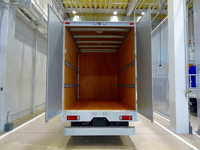 �ב����:320&times;177&times;217 �g�����e�b�N�X ���A�ω���/90�x�X�g�b�p�[�t ���T�C�h�X���C�h�h�A(200cm/93cm) ���b�V���O���[��2�i(60cm/120cm)/�x���g2�� �׎�LED��2��