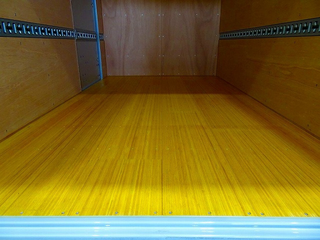 �ב����:320&times;177&times;217 �g�����e�b�N�X ���A�ω���/90�x�X�g�b�p�[�t ���T�C�h�X���C�h�h�A(200cm/93cm) ���b�V���O���[��2�i(60cm/120cm)/�x���g2�� �׎�LED��2��