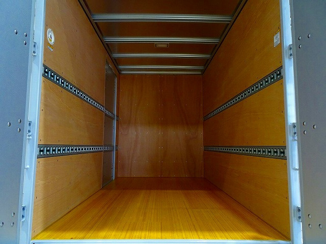 �ב����:320&times;177&times;217 �g�����e�b�N�X ���A�ω���/90�x�X�g�b�p�[�t ���T�C�h�X���C�h�h�A(200cm/93cm) ���b�V���O���[��2�i(60cm/120cm)/�x���g2�� �׎�LED��2��