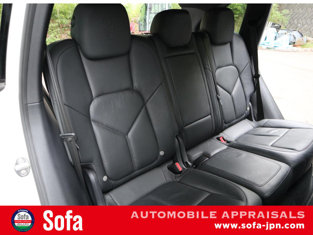 リヤシートもご覧の状態です