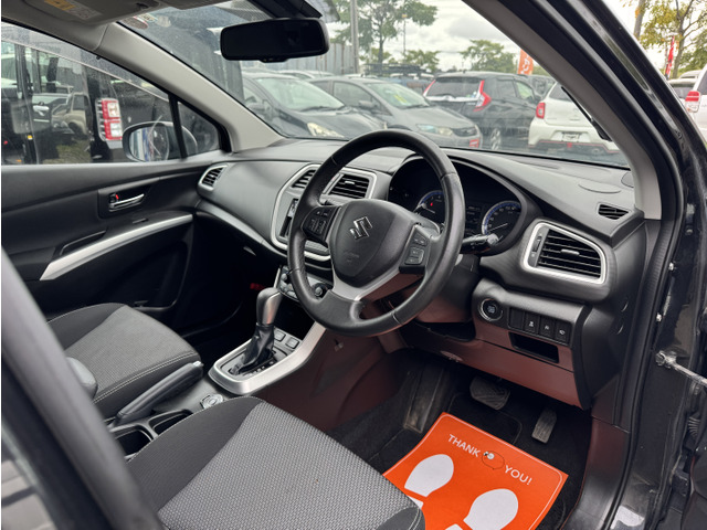 北海道の冬も安心な4WDです☆ ♪エンジンはタイミングチェーン式なので交換の必要はほぼありませんので安心ですね☆