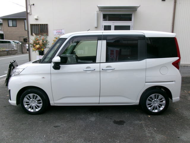 両側スライドの片側電動スライドドアですので乗り降りが楽に行えます!!